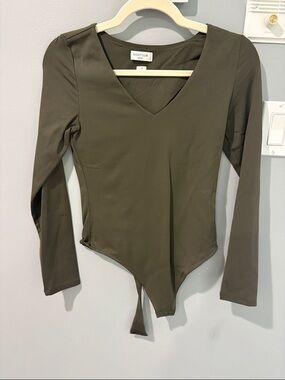 Aritzia Contour Olive Green V-Neck Long-Sleeve Bodysuit